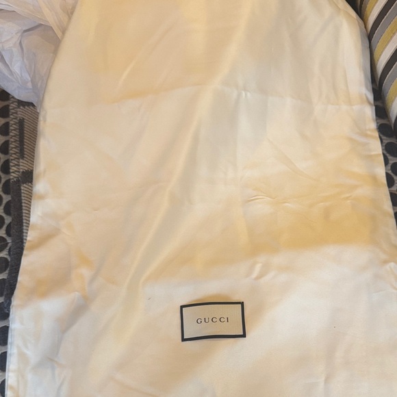 Gucci Authentication Card with Cream and Brown Accents - Picture 3 of 8